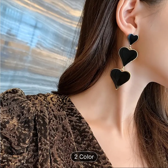 NWT triple red heart enamel earrings - Picture 4 of 4